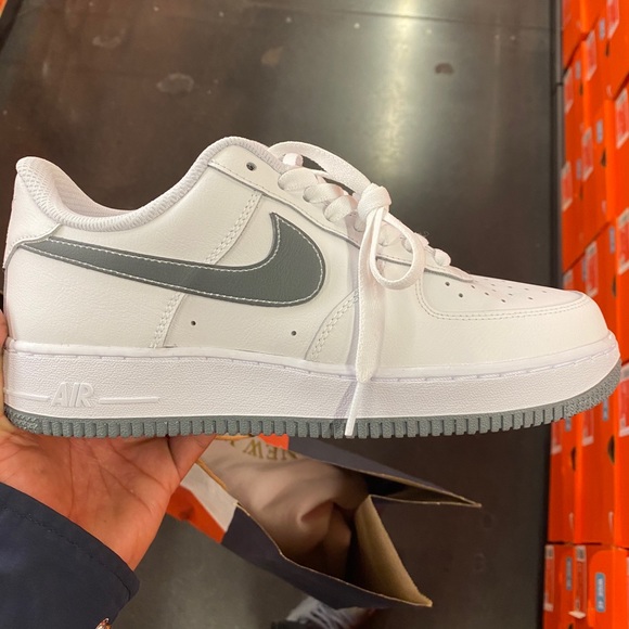 Woman’s Nike custom Air Force 1 - Picture 2 of 2